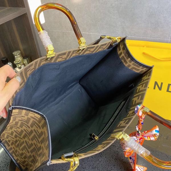 

fd amber double handle is biggest highlight of the whole bag, size: large 4136