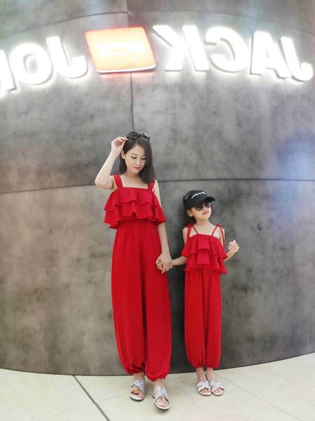 Mãe Filha Jumpsuit Verão Vermelho Forma Vermelho Praia Leg Balças Pais-Criança Roupas Família Outfit YM003 210610