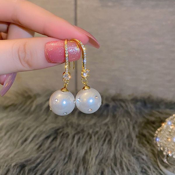 

2021 designers women's earringsdiamond inlaid new pearl ear hook tide net red ins style fashion earrings design sense court, Golden