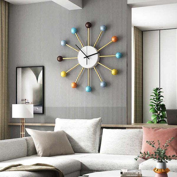 Casa sala de estar decoração relógios relógio de parede moderno design nórdico bolas de madeira metal grande adolescente quarto decoração decoração relógios 210724