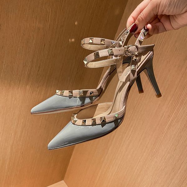

pointed high-ed thin baotou liuding sho middle heel sandal's 2021 spring and summer v home rivet one-line belt buckle, Black