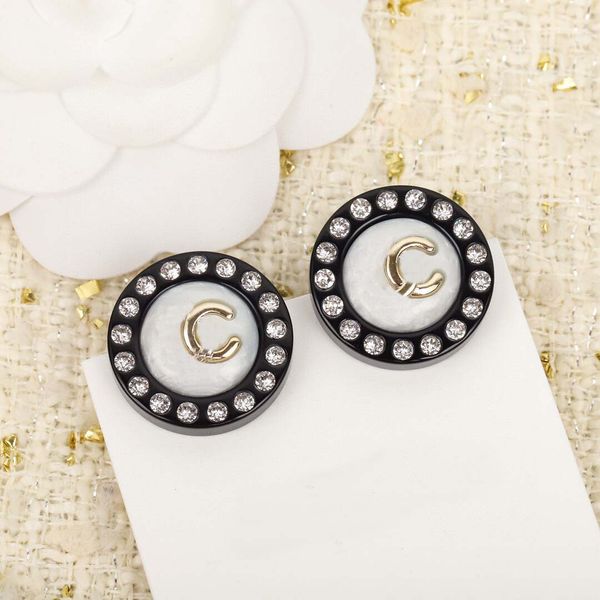 

2022 luxury quality charm round shape stud earring with diamond and white shell for women wedding jewelry gift have box stamp ps4627, Golden
