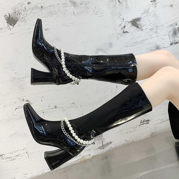 

boots pearl chain patent leather in autumn and winter 2021, Black