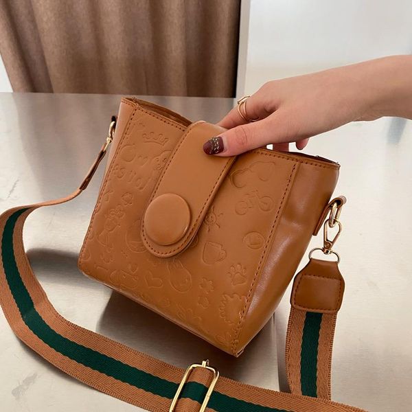 

bag ladies messenger spring 2021 new fashion net design shoulder popular red broadband bucket rerbo