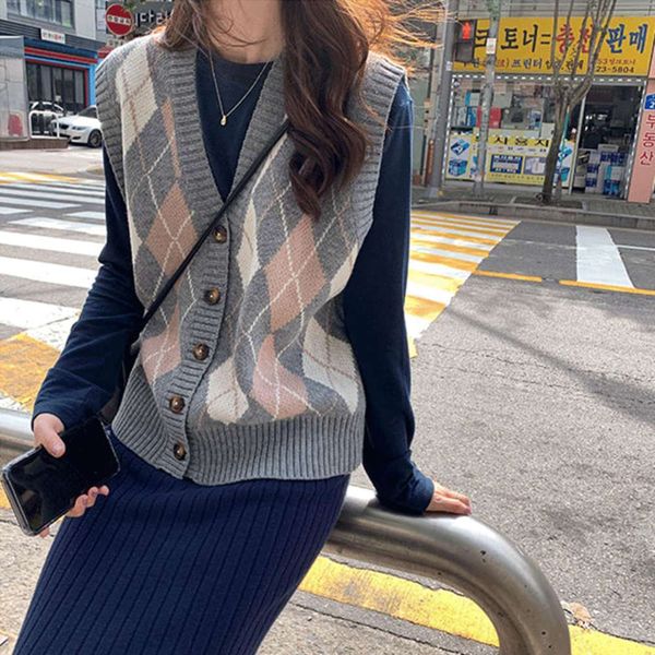 

vest sweater for women in autumn winter v-neck cardigan with knit top, White