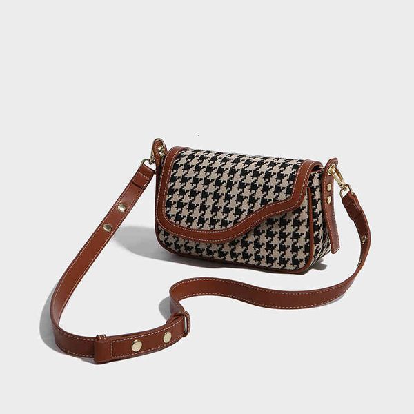 

this year's popular bag 2021 fashion messenger thousand bird lattice single shoulder armpit small square portable women's, Black;red