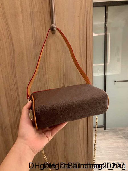 

brand spring new women's shoulder messenger bag, chain decoration handbag 2