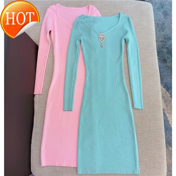 

casual dresses 2021 winter french style dress with v-neck and tight figure, Black;gray