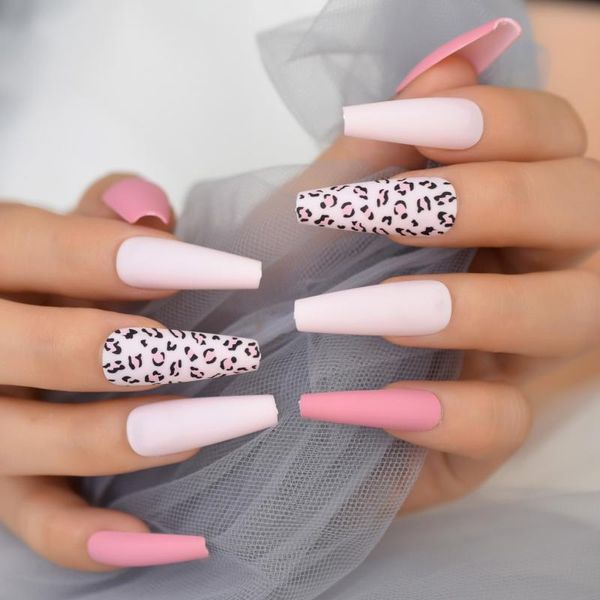 Falsos Unhas Matte Pink Press em Ballerina Longa Acrílico Acrílico Falso Com Projetos Leopardo padrão Caixão Cor Sólido Nail