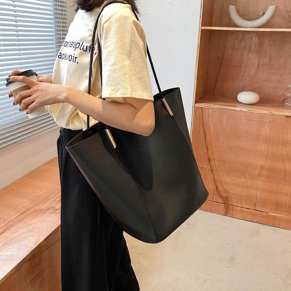 

cross body large-capacity tote bag women's fashion retro simple ladies shoulder underarm