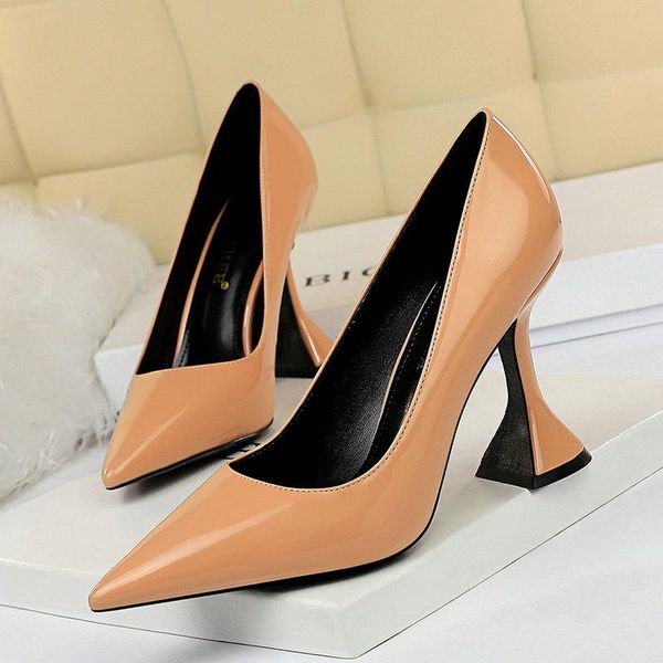 

dress shoes 2021 spring &autumn women's pointed toe pumps patent leather heels ladies fashion party stiletto 9.5cm single, Black