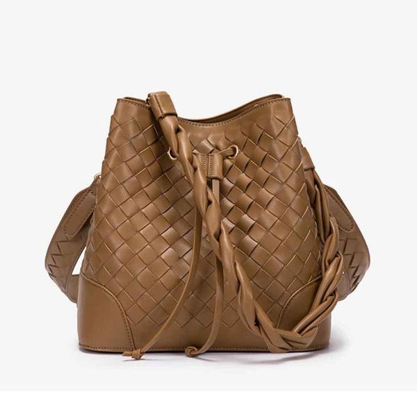 

evening bags fashion woven leather bag for women bucket shoulder handbags and purses luxury designer knitting ladies pouch tote 2021