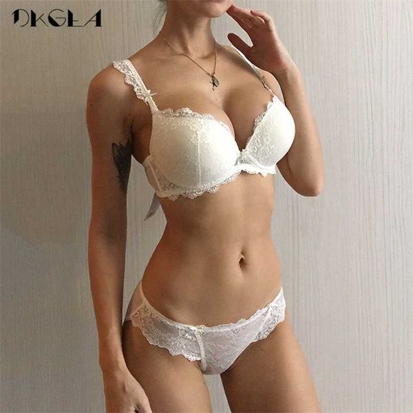 Jogo de roupa íntima feminina Lace Sexy Push-up sutiã e panty sets arco confortável brassiere jovem sutiã ajustável v lingerie 211104