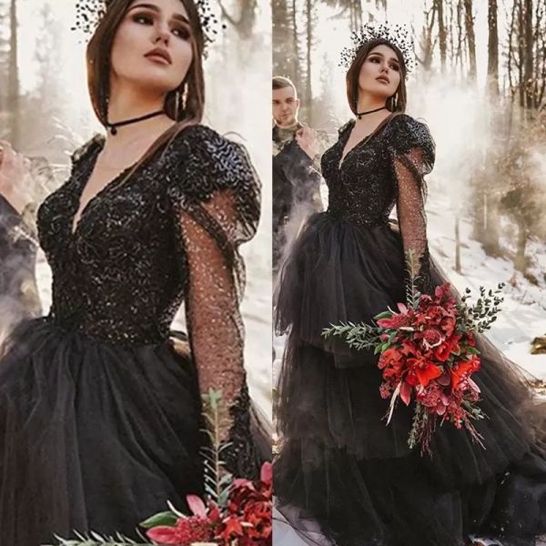 2022 Abiti da sposa gotici neri Abiti da sposa A Line Maniche lunghe Illusion Paillettes Gonna a strati Tulle Sweep Train Custom Made Plus Size Abiti da sposa Boho