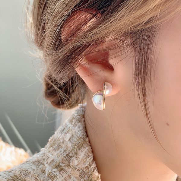 

earrings korean temperament high-level feeling net red niche design pearl sier needle fashion in, Golden