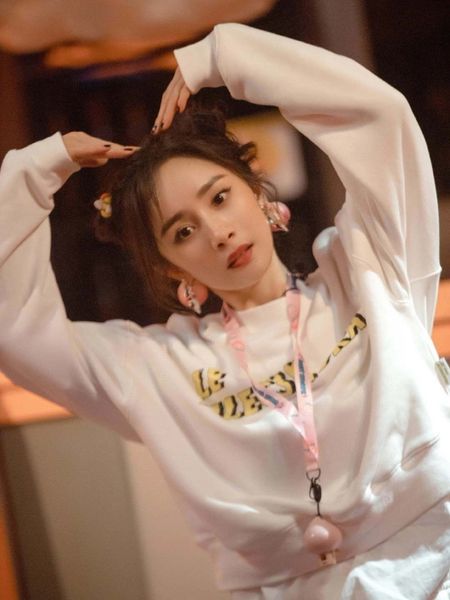 

luxury brand hoodie 21 secret room big escape yang mi's same white letter printed sweater, five point guard pants, middle long pants se, Black