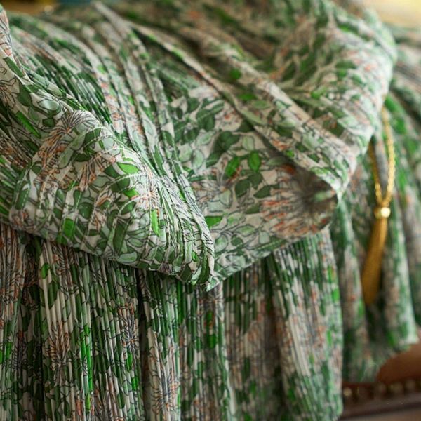 

casual dresses yilu 21-year-old cardamom xiashi meide circular heavy industry organ pleated v-neck green floral dress, Black;gray