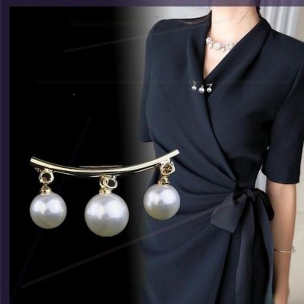 

568851 creative anti light brooch simple coat cardigan pearl clip, Golden;silver