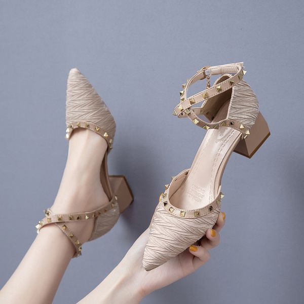 

pointed high heels 2021 thick heel summer riveting korean women's sho, Black