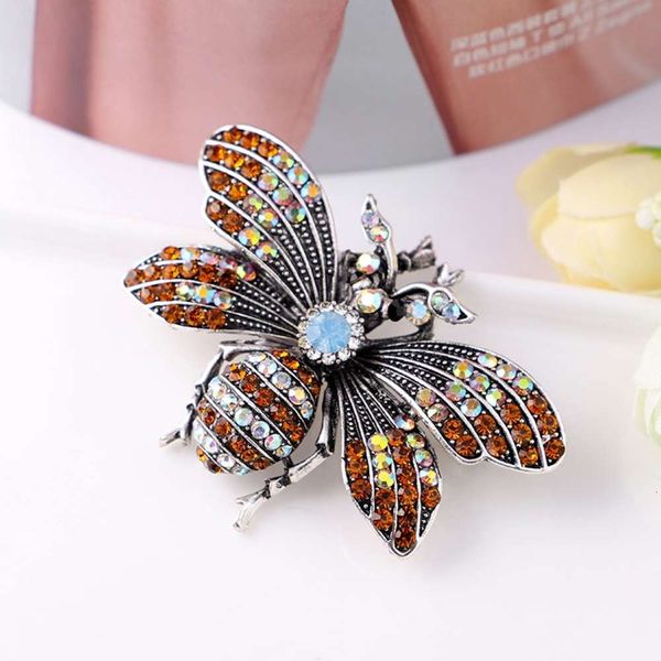

three dimensional color bee with diamond brooch, Gray