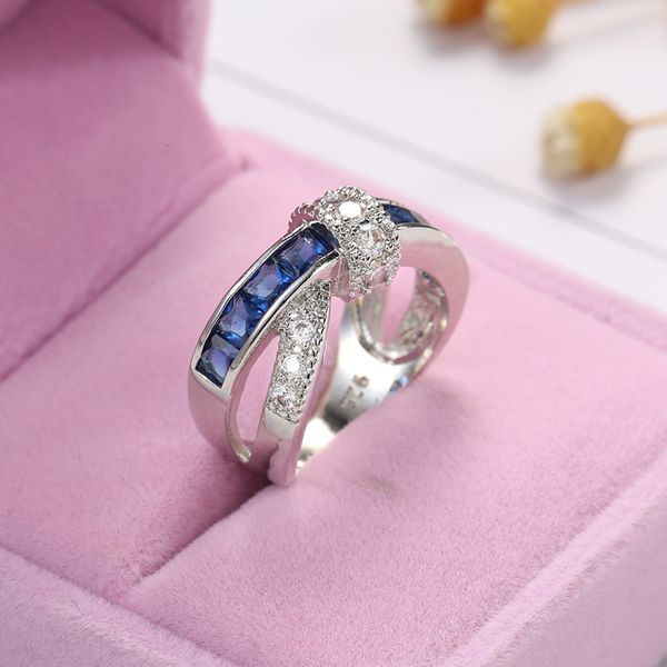

ring creative fashion women's zircon jewelry royal blue diamond hand, Slivery;golden