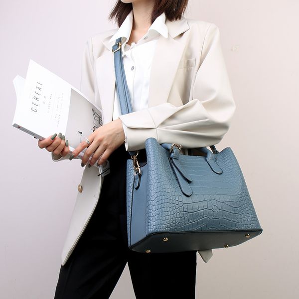 

custom luxury brand handbag women's bag 2023 leather gold chain crossbody