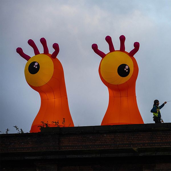 

giant orange inflatable eye monster tube with light for mall halloween decoration