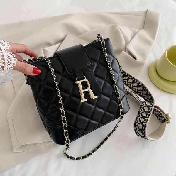 

2022 factory wholesale new korean fashion women's foreign style lingge bucket net red small bag ins one shoulder messenger bag fashion