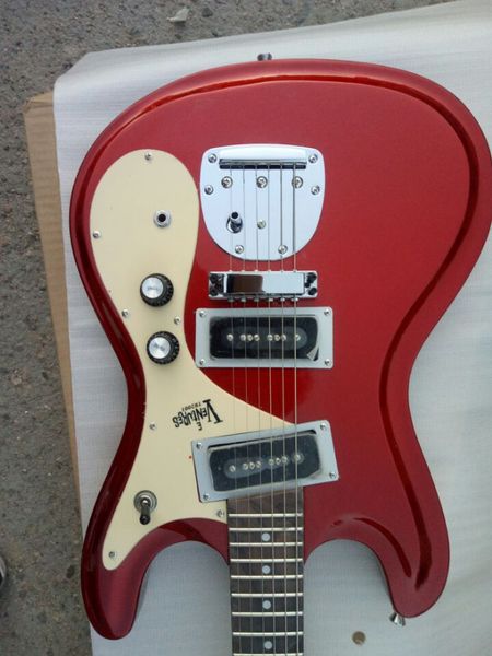 ARIA Danelectro 64 Dano Mosrite Metallic Red Chitarra elettrica Double Cut Body Shape, Dual P90 Pickups, China Bigs B-50 Vibrato, Zero Fret, Chrome Hardware