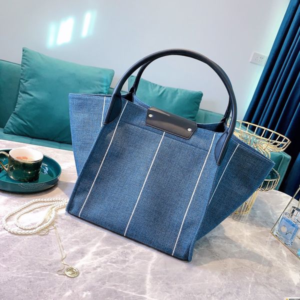 

in 2021 the latest version of female luxury bags simple joker tall with the above