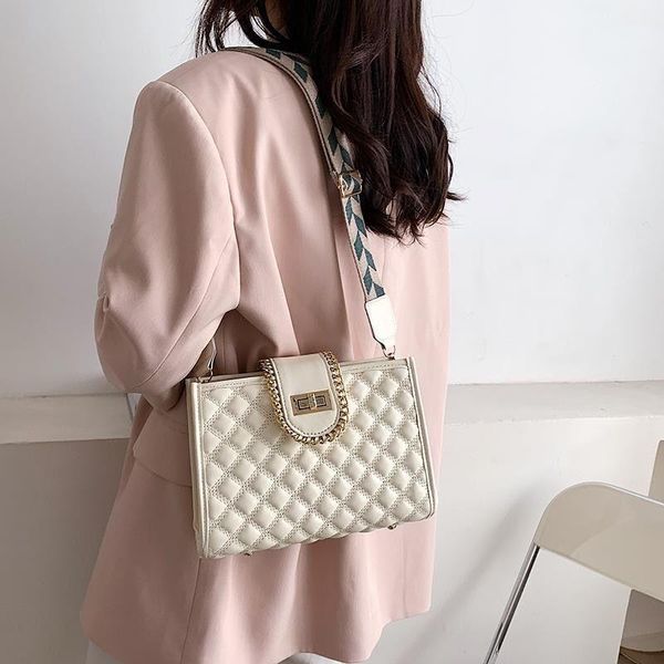 

waist bags textured rhombus embroidery thread ladies bag 2021 summer fashion one-shoulder messenger bucket solid color