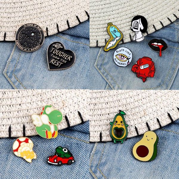 Pins, broches 2-5pcs / set bonitinho esmalte pinos mulheres rosto lábios rã driver dinossauro animais fruta punk universo distintivo broche jóias amigos gif