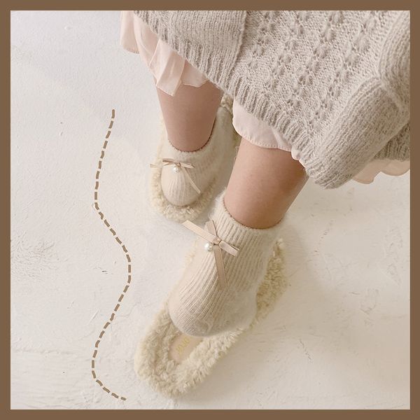 

wang xiaozhen autumn and winter bow pearl mahai thickened warm brushed women' socks, Red;black