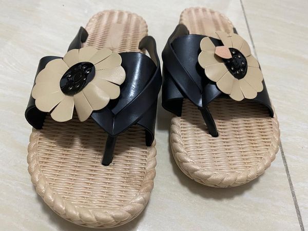 

fashion woman flip flop, cute, flower, black slippers