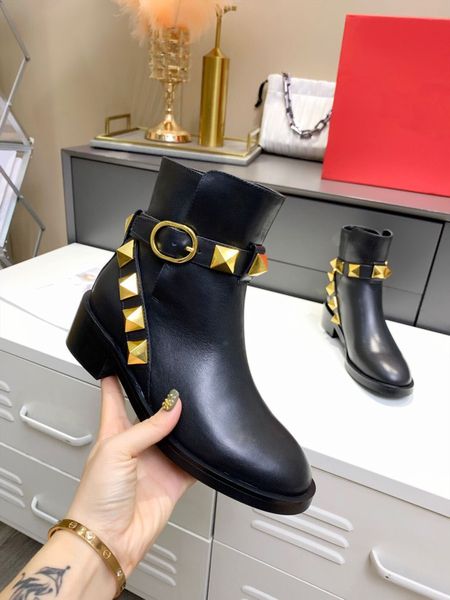 

2021 casual women girl marten boots flat ankle solid color rivets design fashion comfortable atmosphere new sell with box, Black