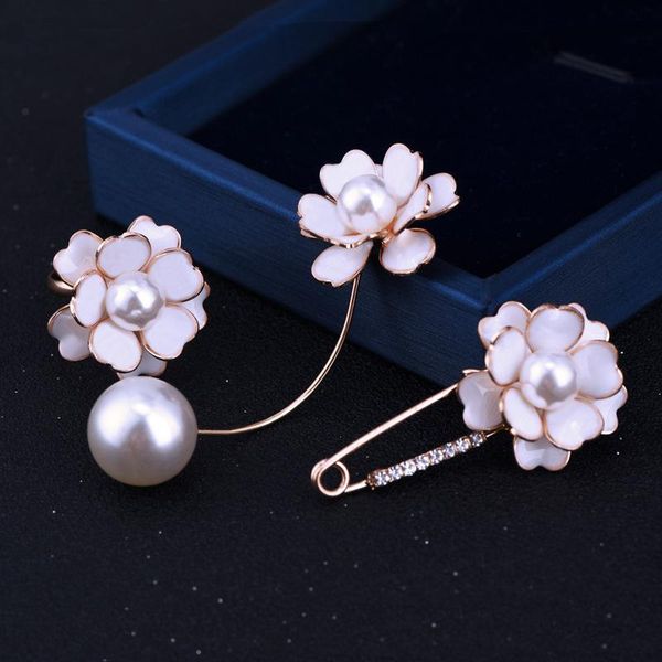 

pins, brooches 2021 vintage lady scarf buckle anti-glare pearl broche for women, Gray