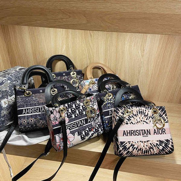 

luxury handbags women's bag in early spring of 2021