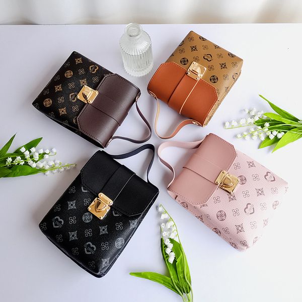 

wallet xiaobao female 2021 fashion printing xiaofang bag foreign style messenger handmade, Red;black