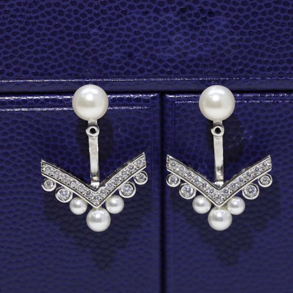 Nuovo modello Graceful Sweet Fairy Temperament Orecchini di perle a forma di V Squisito lusso da donna Argento sterling S925 Anti allergia