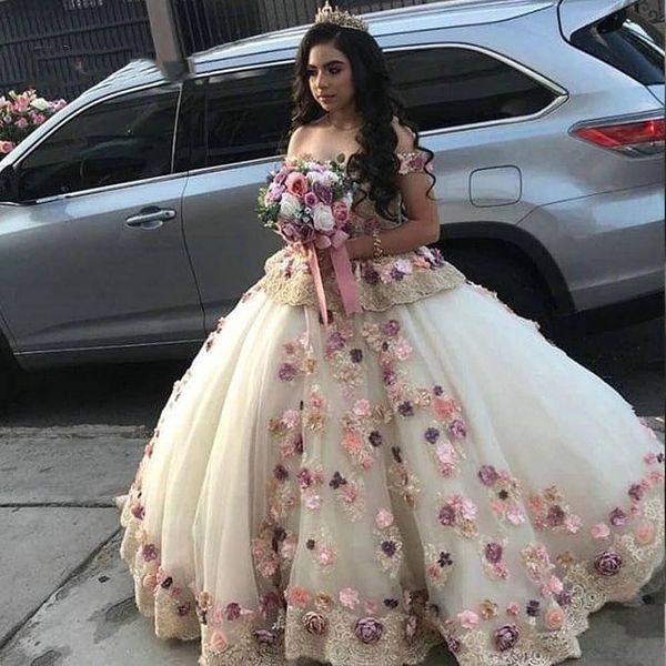 Meksika Quinceanera Elbiseler 2022 Sevgiliye Kapalı Omuz Ağır Çiçek Prenses Balo Balo Elbise Tatlı 15 16 Artı Boyutu