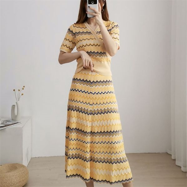 

summer knitted 2 piece set women short sleeve sweater crop + wave striped big swing long skirt sets two suits 210514, White