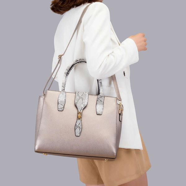 

2021 three piece cover mother bag fashion contrast color wrist hand simple single shoulder messenger bag