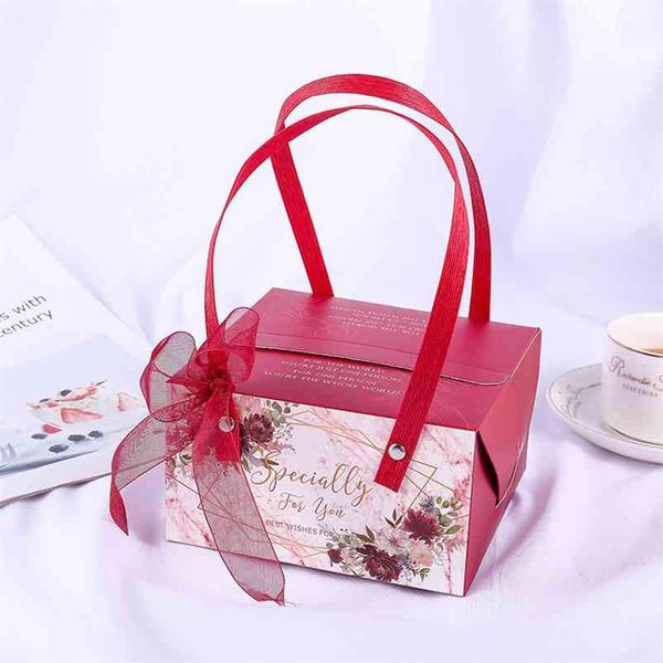 10 pz Nuovi regali di nozze portatili per damigelle d'onore imballaggio di carta della caramella confezione regalo di fiori boite dragees de mariage 210326