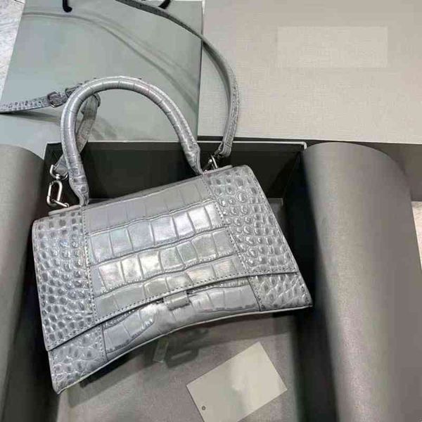 

2022 factory wholesale new model special real leather hourglass mini litchi pattern one shoulder cross carry curved women's ao99 nysa b, Black;red
