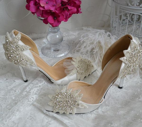 Scarpe da sposa a punta in raso di lusso fatte a mano Scarpe con tacco alto Abito da sposa con strass bianco