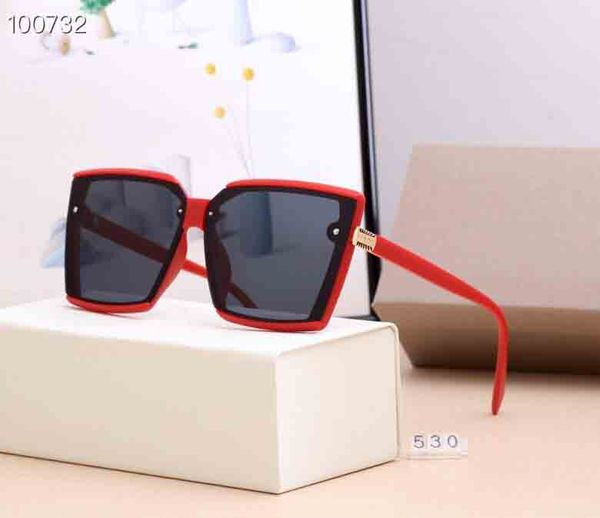

2021 new men's sunglasses women's 530 sunglasses fashion style protect eyes send, White;black