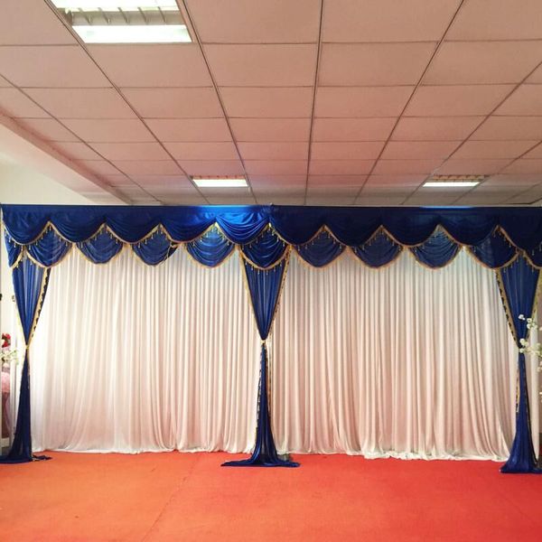 Tenda da sfondo in seta di ghiaccio bianco con swags blu royal e drappeggi nappe in nastri d'oro per la festa di compleanno di nozze 3MH * 6MW