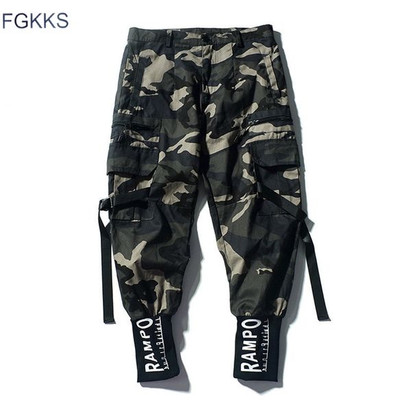 FGKKS Uomo Camouflage Cargo Pants Street Fashion Maschio Hip Hop Matita Uomo 100% Pantaloni sportivi casual Abbigliamento di marca 210715