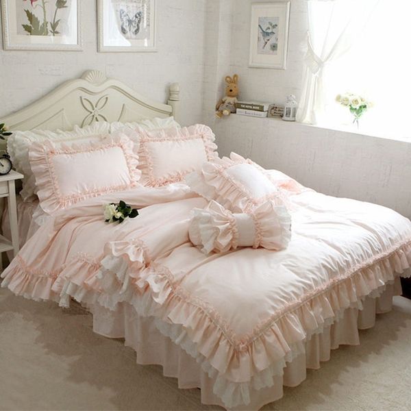 Nuovo ricamo strati di lusso set di biancheria da letto dolce principessa grande volant copripiumino biancheria da letto decorativa di nozze set copripiumino 210319