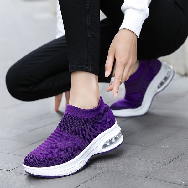 Оптовая продажа 2021 высочайшего качества от мужской женской спортивной кроссовки сетки дышащих носок бегунов фиолетовый розовый открытый кроссовки размером 36-45 WY32-A12
